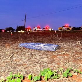 Fotos de Um adolescente morreu e duas sofreram ferimentos graves após carro com queixa de furto capotar 