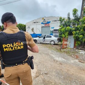 Fotos de Câmera registra homem sendo morto com vários tiros dentro de carro em Maringá 