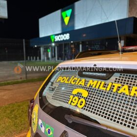 Fotos de Criminosos explodem caixa eletrônico do banco Sicoob em Maringá 