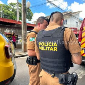 Durante fuga da polícia, motociclista é intubado após bater contra carro em Sarandi Foto 5 Fotos de Durante fuga da polícia, motociclista é intubado após bater contra carro em Sarandi
