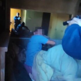 Fotos de Homem que fazia filho refém com faca no pescoço é morto pela Guarda Civil Municipal e Policia Civil de Sarandi