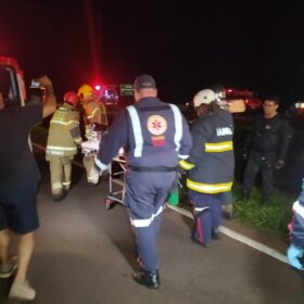 Motorista e intubado após bater carro contra barranco em Maringá Foto 1 Fotos de Motorista e intubado após bater carro contra barranco em Maringá