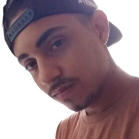 Fotos de Jovem de 25 anos morre após colisão com carreta estacionada em Maringá 