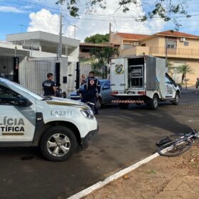 Fotos de Jovem é executado com 7 tiros na cabeça em plena luz do dia