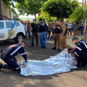 Fotos de Jovem é executado com 7 tiros na cabeça em plena luz do dia