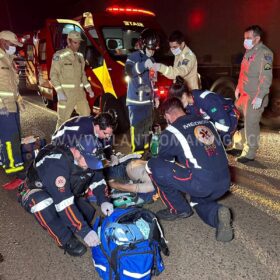 Fotos de Motociclista morre após bater na traseira de carreta estacionada em Maringá