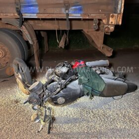 Fotos de Motociclista morre após bater na traseira de carreta estacionada em Maringá