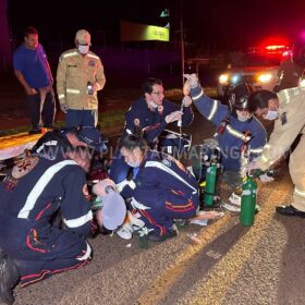 Fotos de Motociclista morre após bater na traseira de carreta estacionada em Maringá