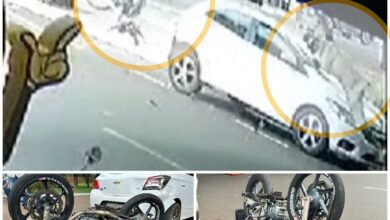 Fotos de Câmera registra momento em que motociclista bate em carro, é arremessado e cai após passar por cima do veículo, em Sarandi