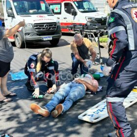 Câmera registra motoboy sendo arremessado após acidente em Maringá Foto 1 Fotos de Câmera registra motoboy sendo arremessado após acidente em Maringá