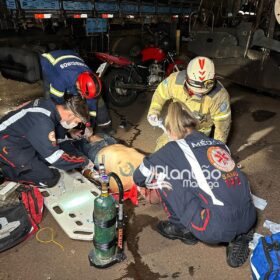 Fotos de Motociclista é intubado após bater em caminhão em Maringá