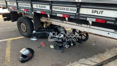 Fotos de Motociclista sofre ferimentos grave após bater moto e cair embaixo de caminhão em Maringá