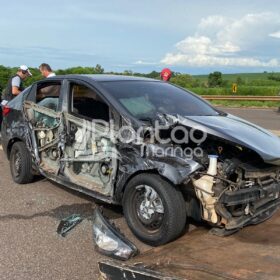 Fotos de Piratas do asfalto atiram contra caminhão durante tentativa de roubo