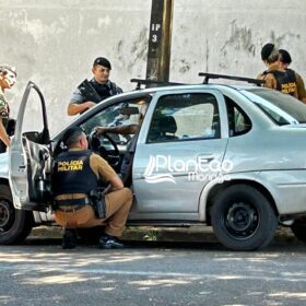 Fotos de Choque apreende escopeta calibre 12 e roupas utilizada em execução em Maringá