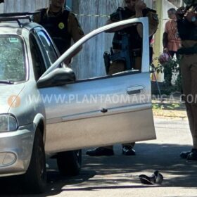 Fotos de Choque apreende escopeta calibre 12 e roupas utilizada em execução em Maringá