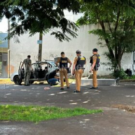 Fotos de Choque apreende escopeta calibre 12 e roupas utilizada em execução em Maringá