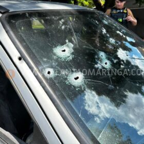 Fotos de Choque apreende escopeta calibre 12 e roupas utilizada em execução em Maringá
