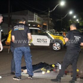Fotos de Adolescente é morto e outro baleado durante atentado a tiros em conveniência em Maringá  
