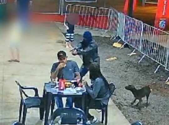 Câmera de segurança flagra execução brutal em lanchonete Foto 1 Fotos de Câmera de segurança flagra execução brutal em lanchonete