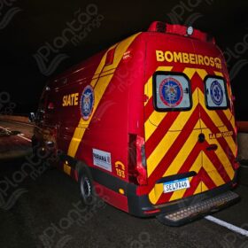 Fotos de Ciclista morre atropelado e carreta tomba no Contorno Norte de Maringá