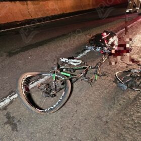 Fotos de Ciclista morre atropelado e carreta tomba no Contorno Norte de Maringá