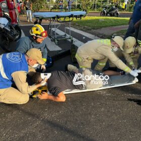 Fotos de Mulher vai parar embaixo de caminhão após acidente em Maringá 