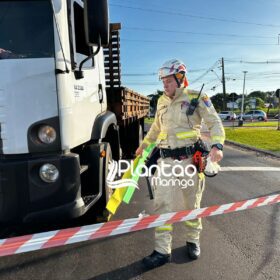 Fotos de Mulher vai parar embaixo de caminhão após acidente em Maringá 