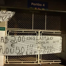 Torcida do Corinthians em Maringá protesta contra valores dos Ingressos para jogo da Copa do Brasil Foto 1 Fotos de Torcida do Corinthians em Maringá protesta contra valores dos Ingressos para jogo da Copa do Brasil