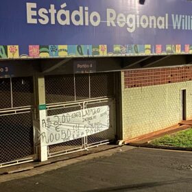 Fotos de Torcida do Corinthians em Maringá protesta contra valores dos Ingressos para jogo da Copa do Brasil