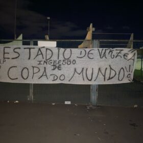 Fotos de Torcida do Corinthians em Maringá protesta contra valores dos Ingressos para jogo da Copa do Brasil