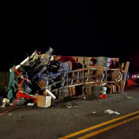 Fotos de Três pessoas morrem em grave acidente na noite desta quarta-feira