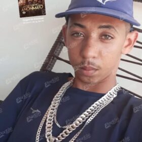 Fotos de Câmera registrou jovem de 18 anos sendo executado em frente à casa de vizinho em Sarandi.