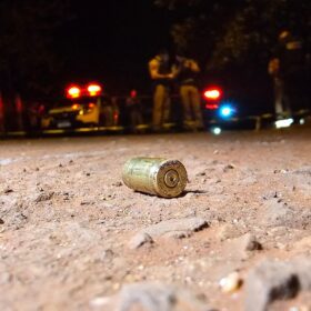 Fotos de Câmera registrou jovem de 18 anos sendo executado em frente à casa de vizinho em Sarandi.