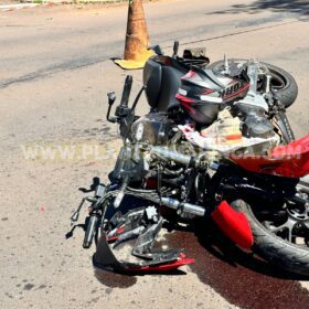 Fotos de Câmera de segurança registra carro avançando preferencial e causando grave acidente em Maringá