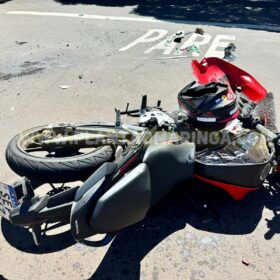 Fotos de Câmera de segurança registra carro avançando preferencial e causando grave acidente em Maringá
