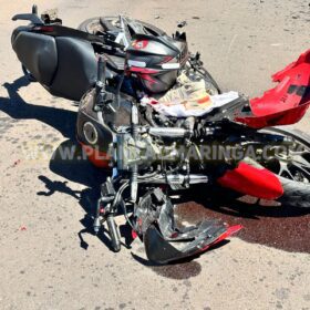 Fotos de Câmera de segurança registra carro avançando preferencial e causando grave acidente em Maringá