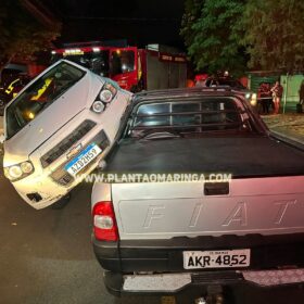 Fotos de Carro para 'em cima' de outro após batida em Maringá