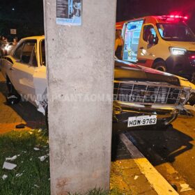 Carro atropela motociclista e bate em poste em Maringá Foto 1 Fotos de Carro atropela motociclista e bate em poste em Maringá