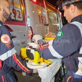 Fotos de Carro atropela motociclista e bate em poste em Maringá