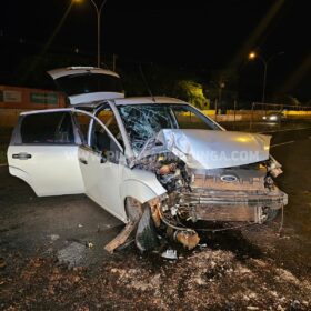 Fotos de Casal fica ferido após acidente de carro em Maringá