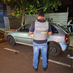 Fotos de Homem é executado com 25 tiros dentro de carro em Sarandi 