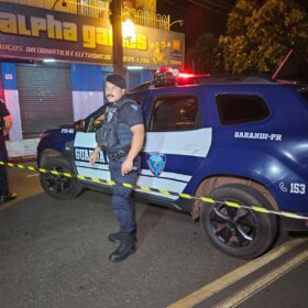 Fotos de Homem é executado com 25 tiros dentro de carro em Sarandi 