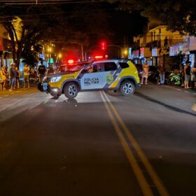 Fotos de Homem é executado com 25 tiros dentro de carro em Sarandi 