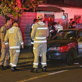 Fotos de Homem é executado com 25 tiros dentro de carro em Sarandi 