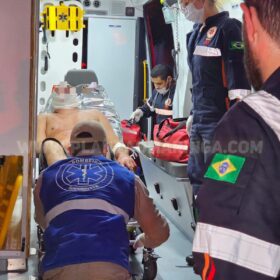 Fotos de Homem é socorrido com ferimentos graves após ser esfaqueado, em Maringá 