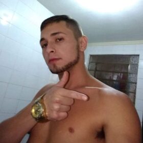 Fotos de Jovem de 25 anos é brutalmente assassinado a facadas em Sarandi