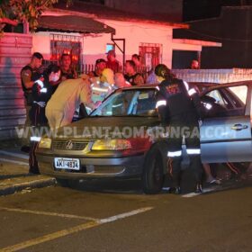 Fotos de Jovem é executado a tiros dentro de carro em Sarandi 