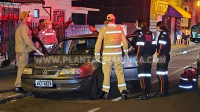 Fotos de Jovem é executado a tiros dentro de carro em Sarandi 