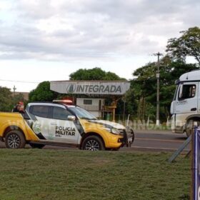 Fotos de Homem morre e esposa é socorrida em estado gravíssimo após colisão com carreta na PR-323