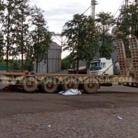 Fotos de Homem morre e esposa é socorrida em estado gravíssimo após colisão com carreta na PR-323